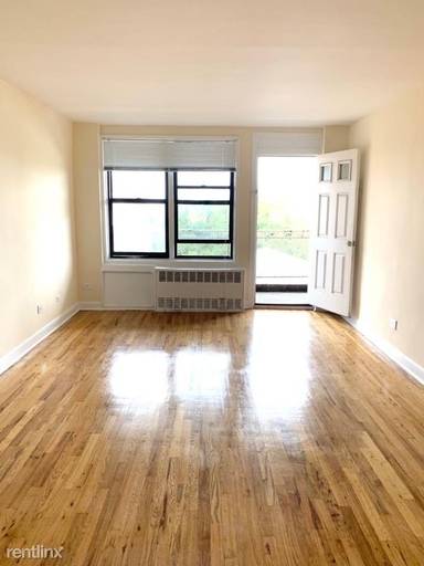 Main picture of 2421 E 12th St