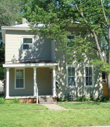 Main picture of 113 S 3rd St
