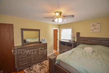 Main picture of 1 Lee Ct