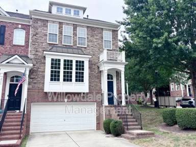 Main picture of 2751 Laurelcherry St