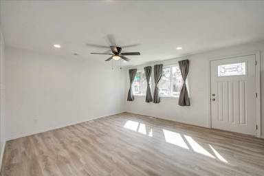 Main picture of 740 W Pennsylvania St