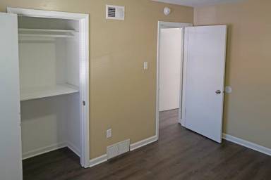 Main picture of 1233 Robin Hood Ln