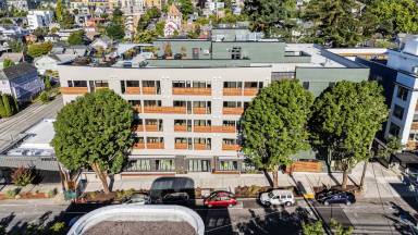 Main picture of 4015 Stone Way N