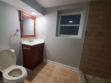 Main picture of 5242 W Adams St