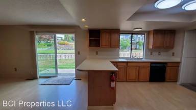 Main picture of 3631 Soundview Dr W