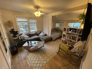 Main picture of 942 Woodlawn Ave