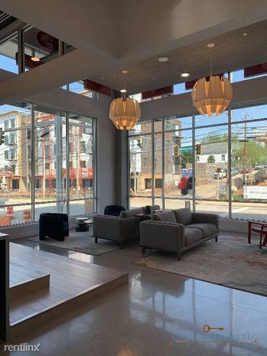 Main picture of 920 Memorial Dr SE