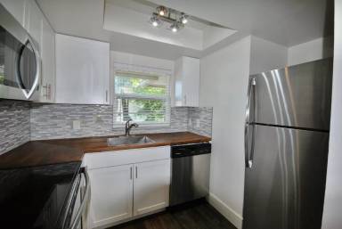 Main picture of 637 E Harwood St
