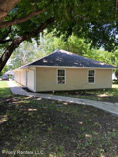 Main picture of 609 W 12th St