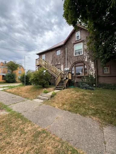 Main picture of 600 Green St