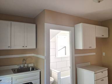 Main picture of 284 Leslie St