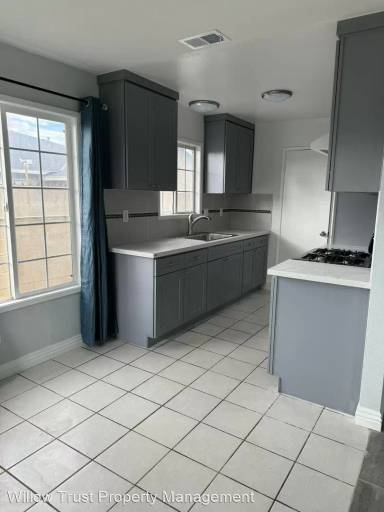 Main picture of 640 S Olive Ave
