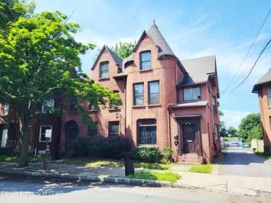 Main picture of 22 W Ross St