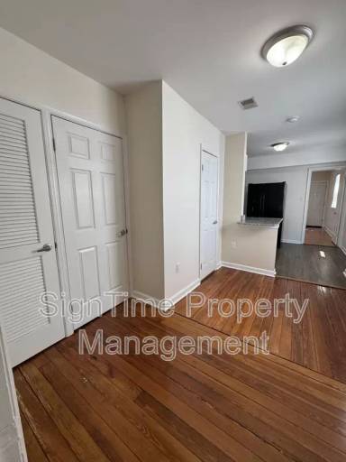 Main picture of 30 E Franklin St