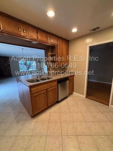 Main picture of 906 Vine Ave