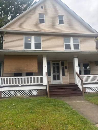 Main picture of 740 E 91st St