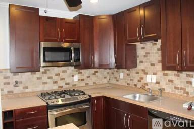 Main picture of 80 E Division St