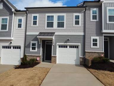 Main picture of 815 Oak Center Dr