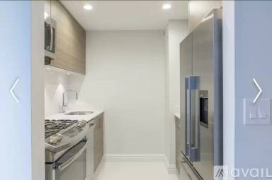 Main picture of 236 W 48th St