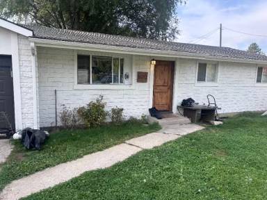 Main picture of 1673 W Victory Rd