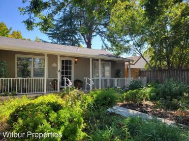 Main picture of 2441 Cowper St