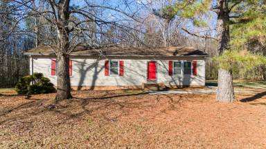 Main picture of 2365 Tuggle Rd
