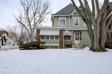 Main picture of 2429 1/2 Brady St