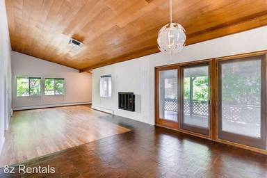 Main picture of 300 Forest Ave