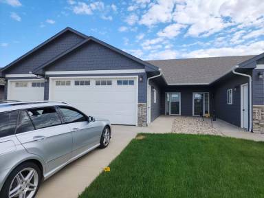 Main picture of 4003 E 68th St