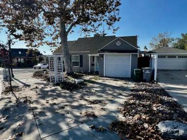 Main picture of 4502 Euclid Ave