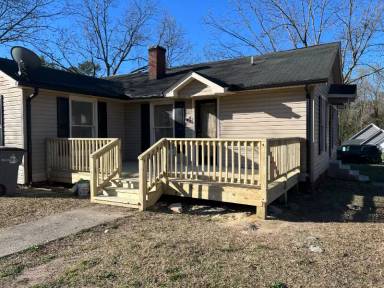 Main picture of 402 Chrysler St