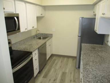 Main picture of 100 Lee Dr