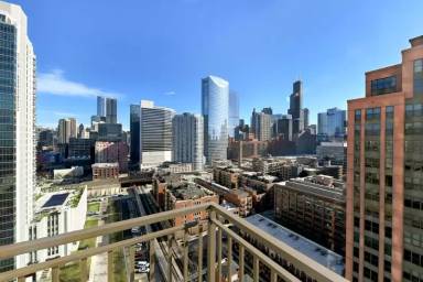 Main picture of 350 N Desplaines St