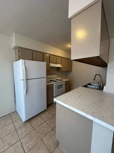 Main picture of 703 W Calle Sur St