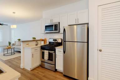 Main picture of 1801 S Highland Ave