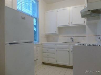 Main picture of 1496 Larkin St