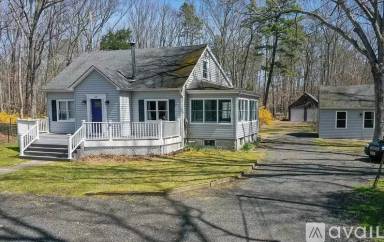 Main picture of 245 Perrineville Rd