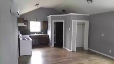Main picture of 2004 Family Ln