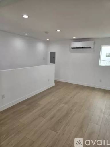 Main picture of 331 W 49th St