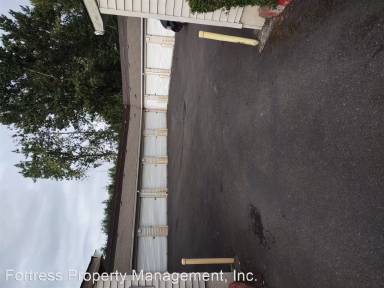 Main picture of 8407 NE Russell St