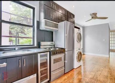 Main picture of E 105th St