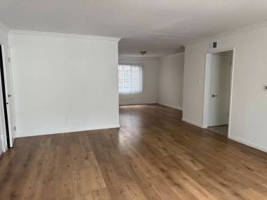 Main picture of 10970 Bluffside Dr