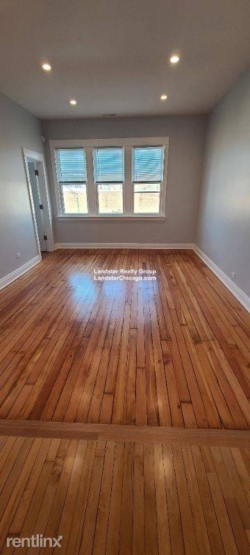 Main picture of 2547 W Homer St