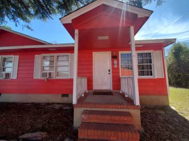 Main picture of 412 Lake Ave