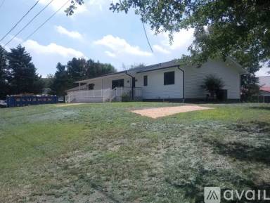 Main picture of 209 E 3rd St