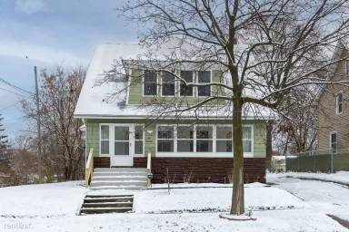Main picture of 1019 S Milwaukee St