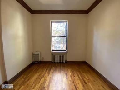 Main picture of 333 E 84th St