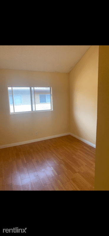 Main picture of 14819 Sherman Way