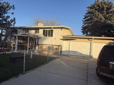 Main picture of 3851 S Manhatten Dr