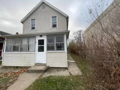 Main picture of 811 1/2 E Battell St